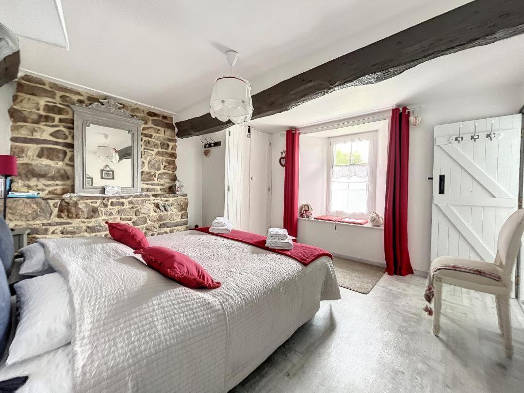 Chambres D'Hotes La Clef Des Champs Montpinchon 外观 照片